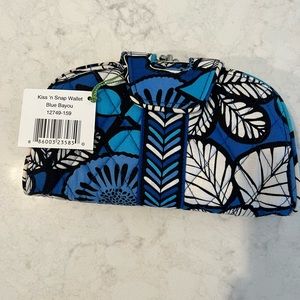NWT, KISS N’ SNAP WALLET- VERA BRADLEY